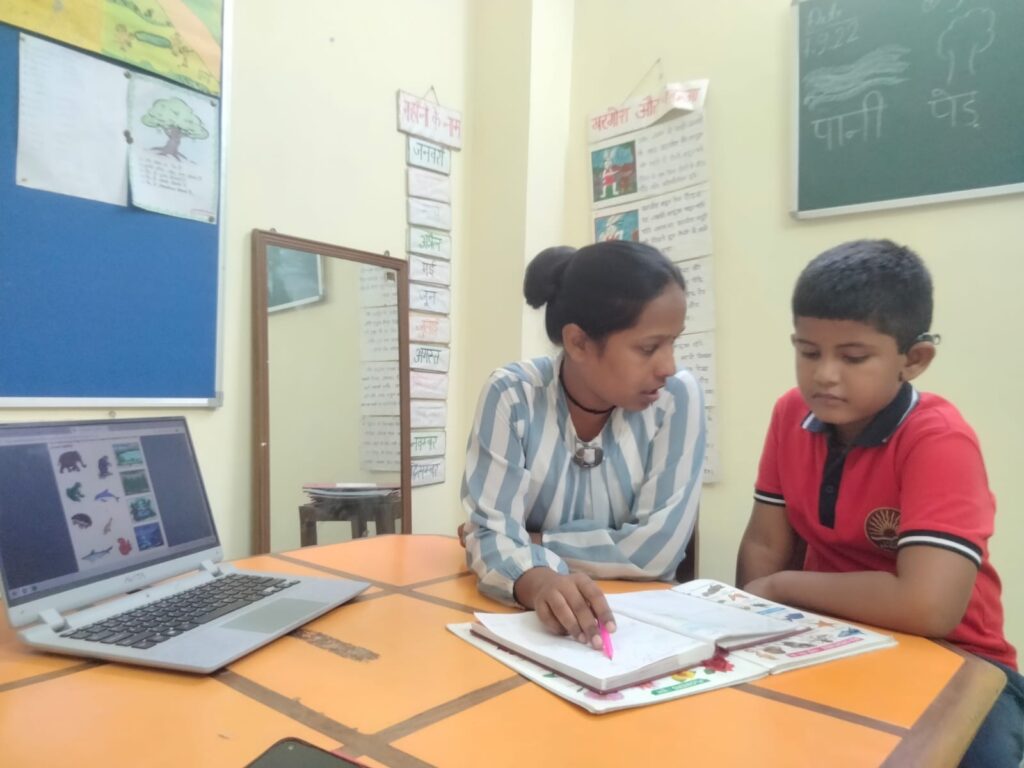 What are Cochlear Implants and how does it help the hearing impaired? - benefits of cochlear implants, cochlear implant surgery - benefits of cochlear implants, cochlear implant surgery